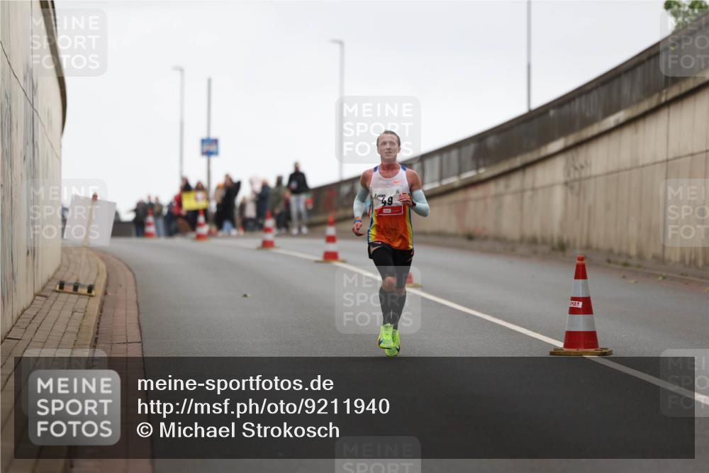 05.10.2025 - 20. swb-Marathon Bremen Michael Strokosch http://msf.ph/oto/9211940 05.10.2025 12:07:59 Laufen  meine-sportfotos.de