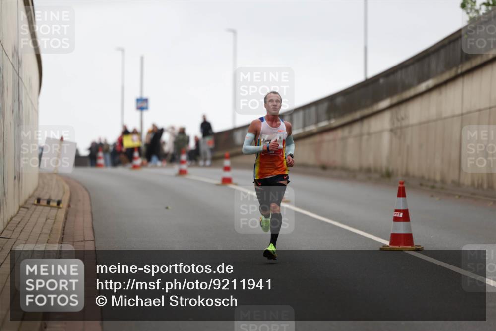 05.10.2025 - 20. swb-Marathon Bremen Michael Strokosch http://msf.ph/oto/9211941 05.10.2025 12:08:00 Laufen  meine-sportfotos.de