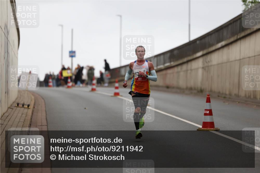 05.10.2025 - 20. swb-Marathon Bremen Michael Strokosch http://msf.ph/oto/9211942 05.10.2025 12:08:00 Laufen  meine-sportfotos.de