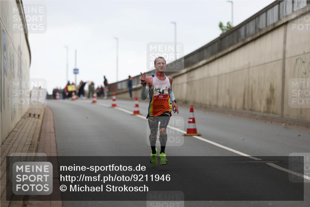 05.10.2025 - 20. swb-Marathon Bremen Michael Strokosch http://msf.ph/oto/9211946 05.10.2025 12:08:02 Laufen  meine-sportfotos.de