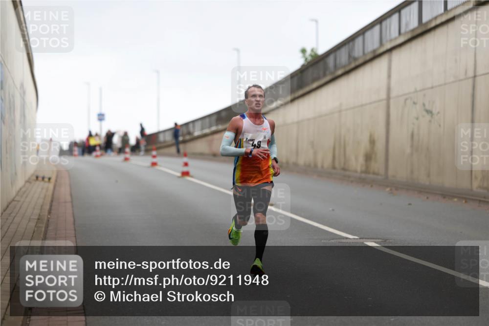 05.10.2025 - 20. swb-Marathon Bremen Michael Strokosch http://msf.ph/oto/9211948 05.10.2025 12:08:03 Laufen  meine-sportfotos.de