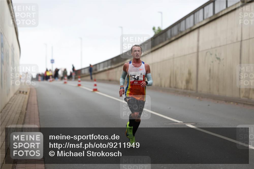 05.10.2025 - 20. swb-Marathon Bremen Michael Strokosch http://msf.ph/oto/9211949 05.10.2025 12:08:03 Laufen  meine-sportfotos.de