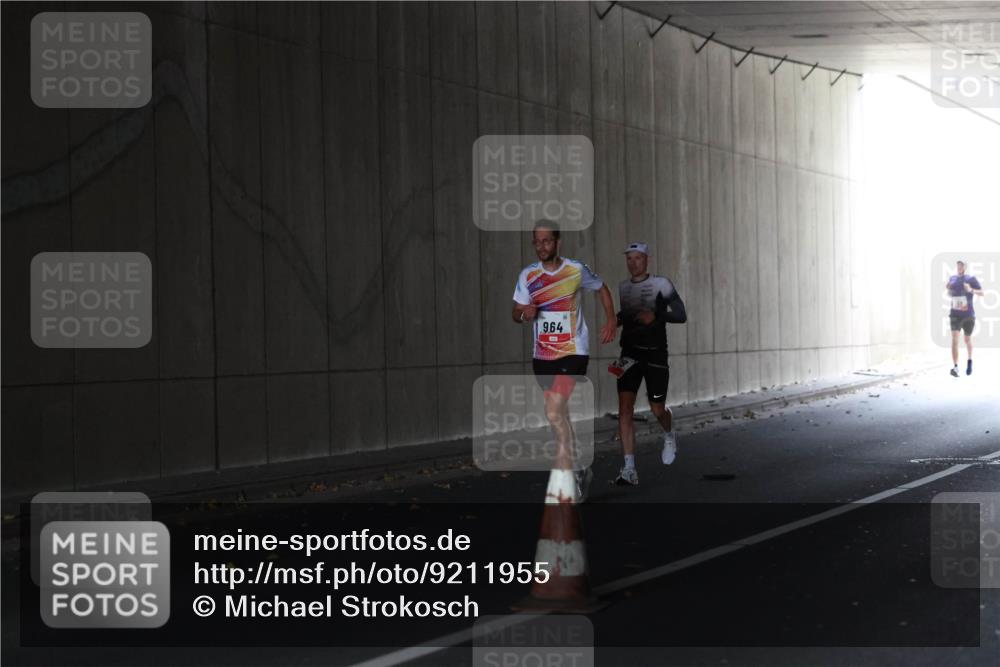05.10.2025 - 20. swb-Marathon Bremen Michael Strokosch http://msf.ph/oto/9211955 05.10.2025 12:08:38 Laufen 964 meine-sportfotos.de