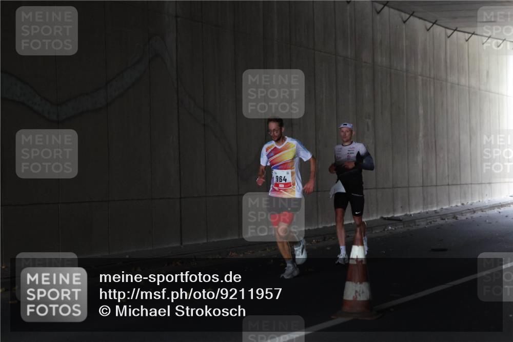 05.10.2025 - 20. swb-Marathon Bremen Michael Strokosch http://msf.ph/oto/9211957 05.10.2025 12:08:38 Laufen 964, 1 meine-sportfotos.de