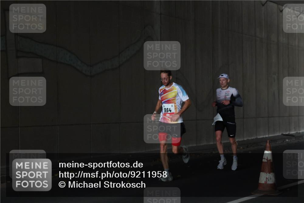 05.10.2025 - 20. swb-Marathon Bremen Michael Strokosch http://msf.ph/oto/9211958 05.10.2025 12:08:39 Laufen 964 meine-sportfotos.de