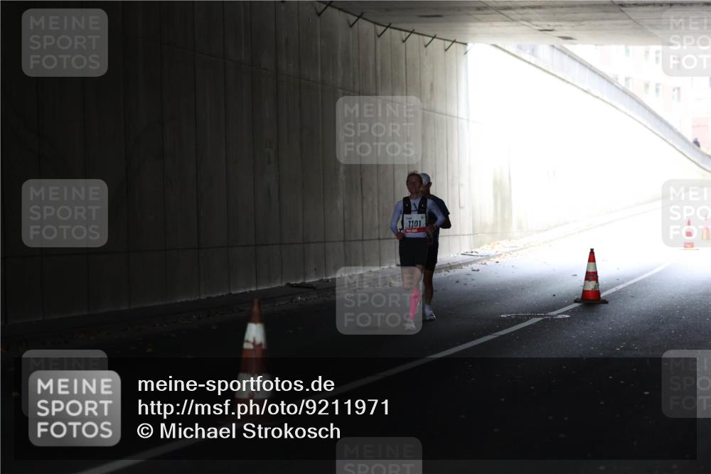 05.10.2025 - 20. swb-Marathon Bremen Michael Strokosch http://msf.ph/oto/9211971 05.10.2025 12:08:53 Laufen 1101 meine-sportfotos.de