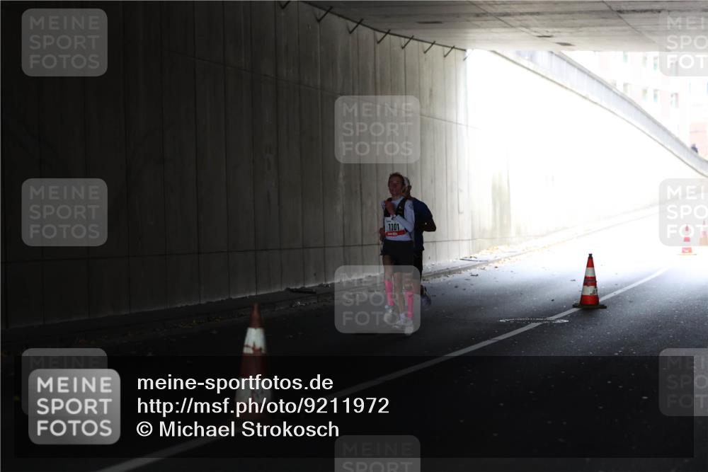 05.10.2025 - 20. swb-Marathon Bremen Michael Strokosch http://msf.ph/oto/9211972 05.10.2025 12:08:53 Laufen 1101 meine-sportfotos.de