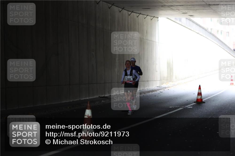 05.10.2025 - 20. swb-Marathon Bremen Michael Strokosch http://msf.ph/oto/9211973 05.10.2025 12:08:53 Laufen 1101 meine-sportfotos.de