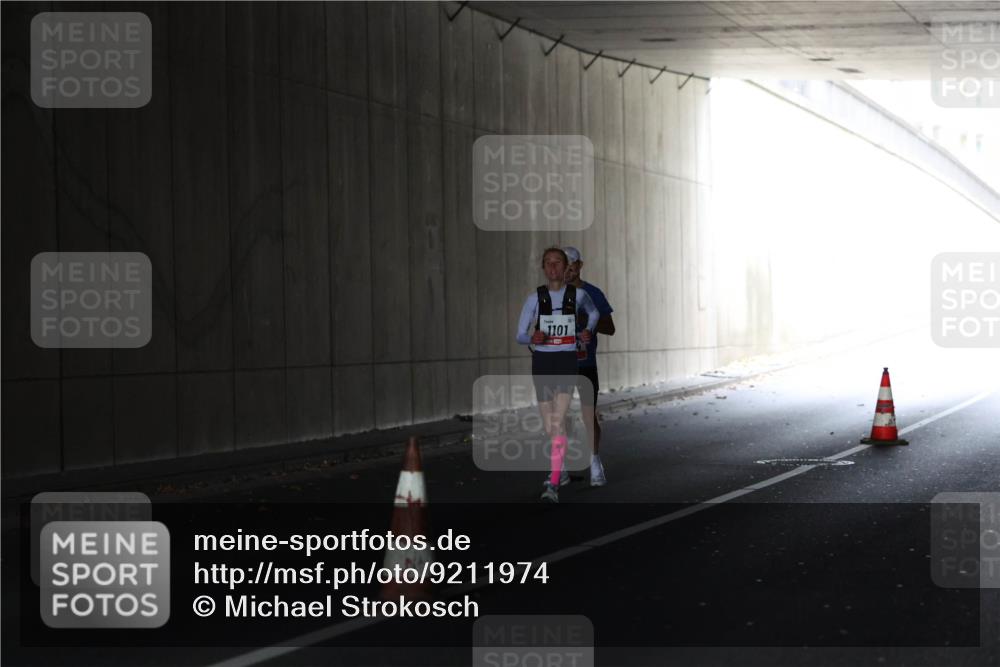 05.10.2025 - 20. swb-Marathon Bremen Michael Strokosch http://msf.ph/oto/9211974 05.10.2025 12:08:54 Laufen 1101 meine-sportfotos.de