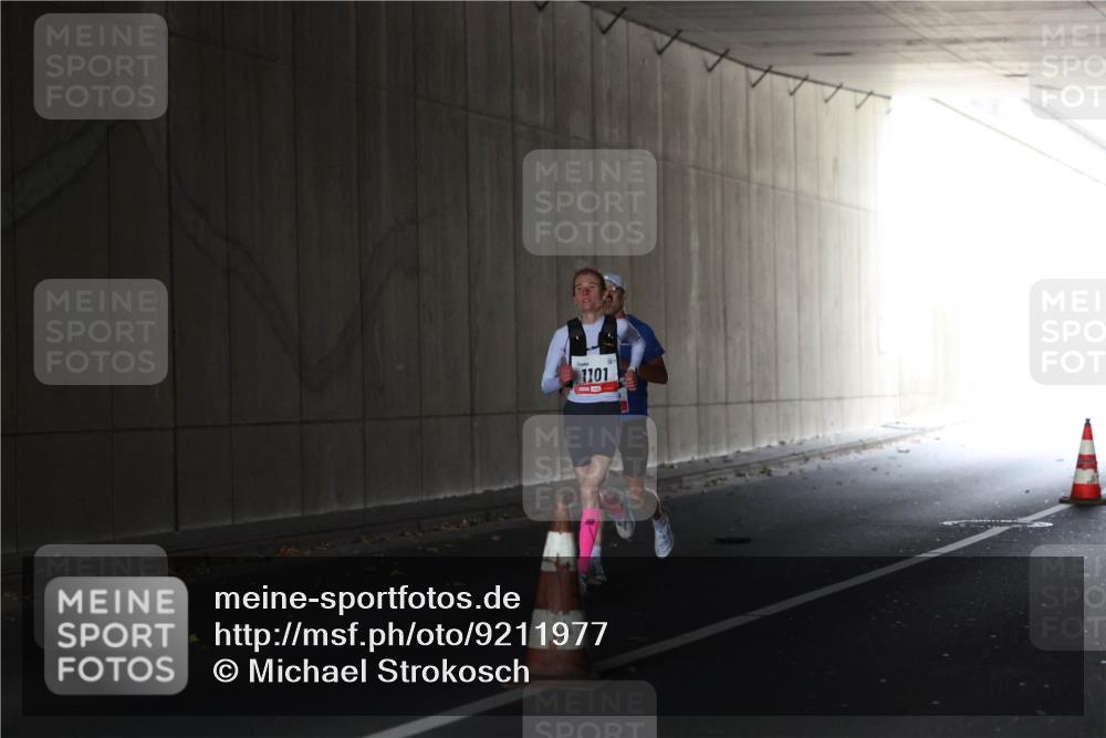 05.10.2025 - 20. swb-Marathon Bremen Michael Strokosch http://msf.ph/oto/9211977 05.10.2025 12:08:55 Laufen 1101 meine-sportfotos.de