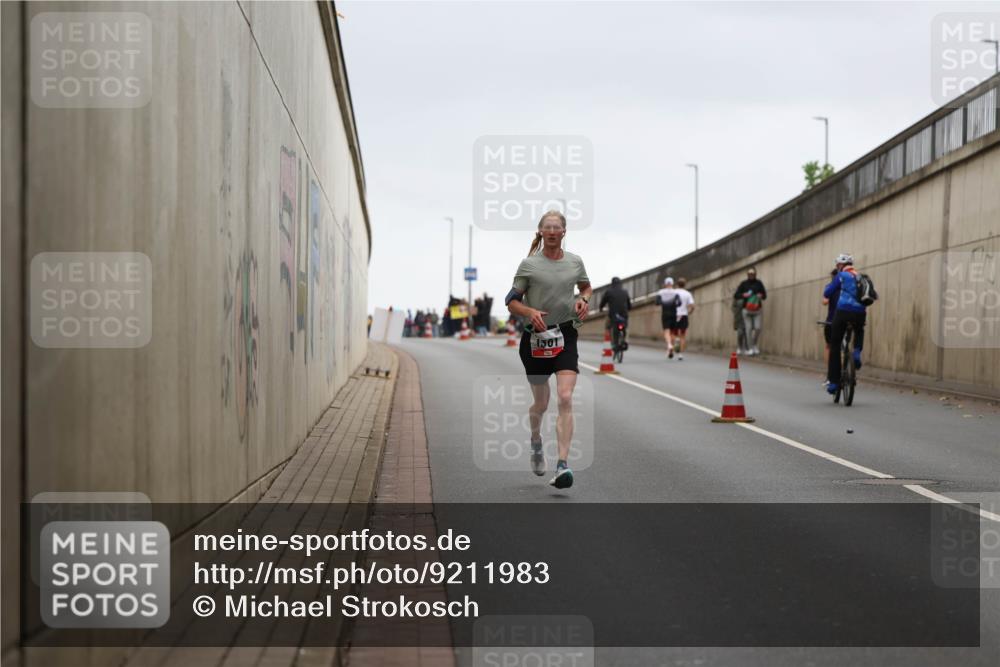 05.10.2025 - 20. swb-Marathon Bremen Michael Strokosch http://msf.ph/oto/9211983 05.10.2025 12:09:00 Laufen 1301 meine-sportfotos.de