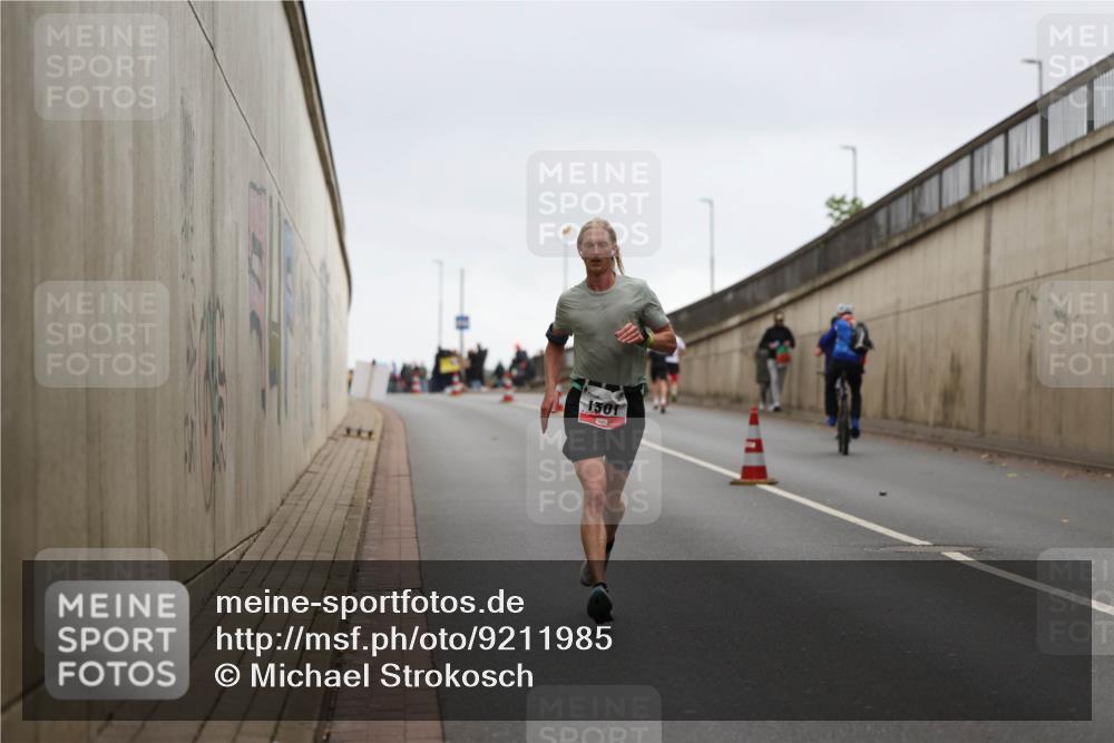 05.10.2025 - 20. swb-Marathon Bremen Michael Strokosch http://msf.ph/oto/9211985 05.10.2025 12:09:02 Laufen 1301 meine-sportfotos.de