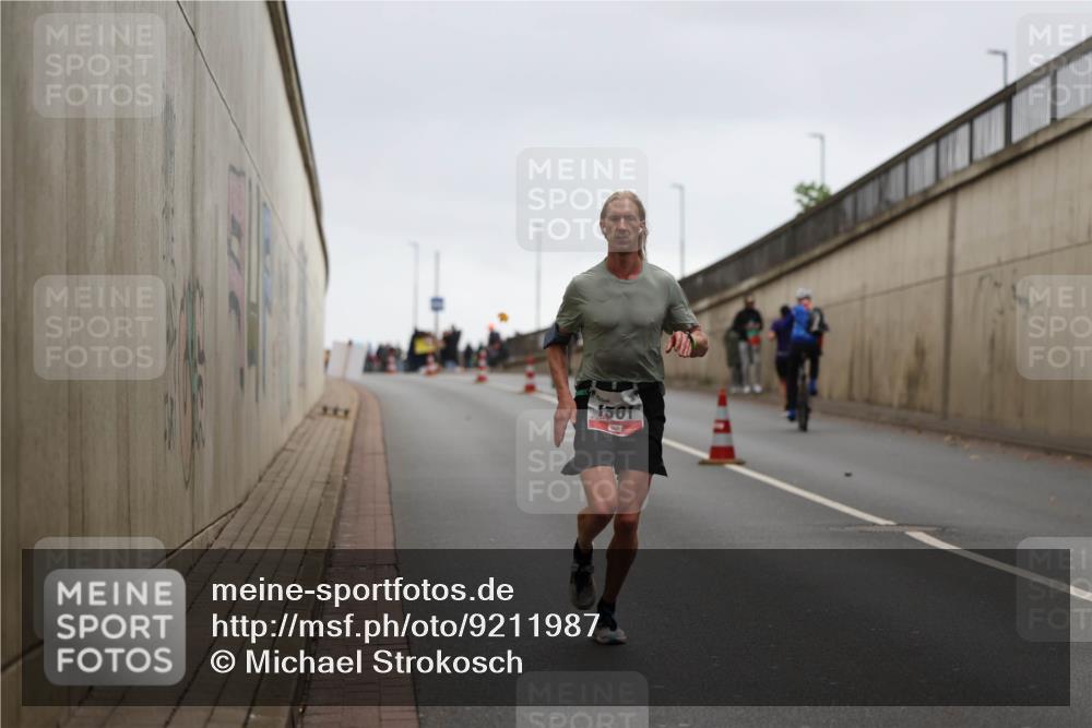 05.10.2025 - 20. swb-Marathon Bremen Michael Strokosch http://msf.ph/oto/9211987 05.10.2025 12:09:02 Laufen 1301 meine-sportfotos.de