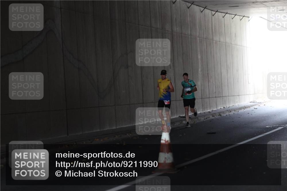 05.10.2025 - 20. swb-Marathon Bremen Michael Strokosch http://msf.ph/oto/9211990 05.10.2025 12:09:22 Laufen 71 meine-sportfotos.de