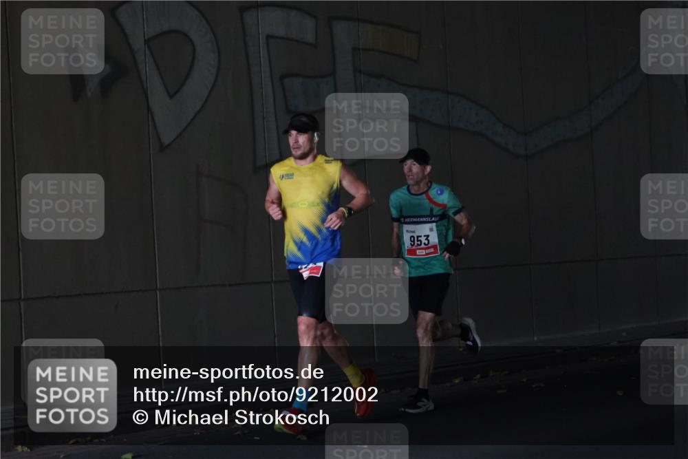 05.10.2025 - 20. swb-Marathon Bremen Michael Strokosch http://msf.ph/oto/9212002 05.10.2025 12:09:26 Laufen 3, 953 meine-sportfotos.de