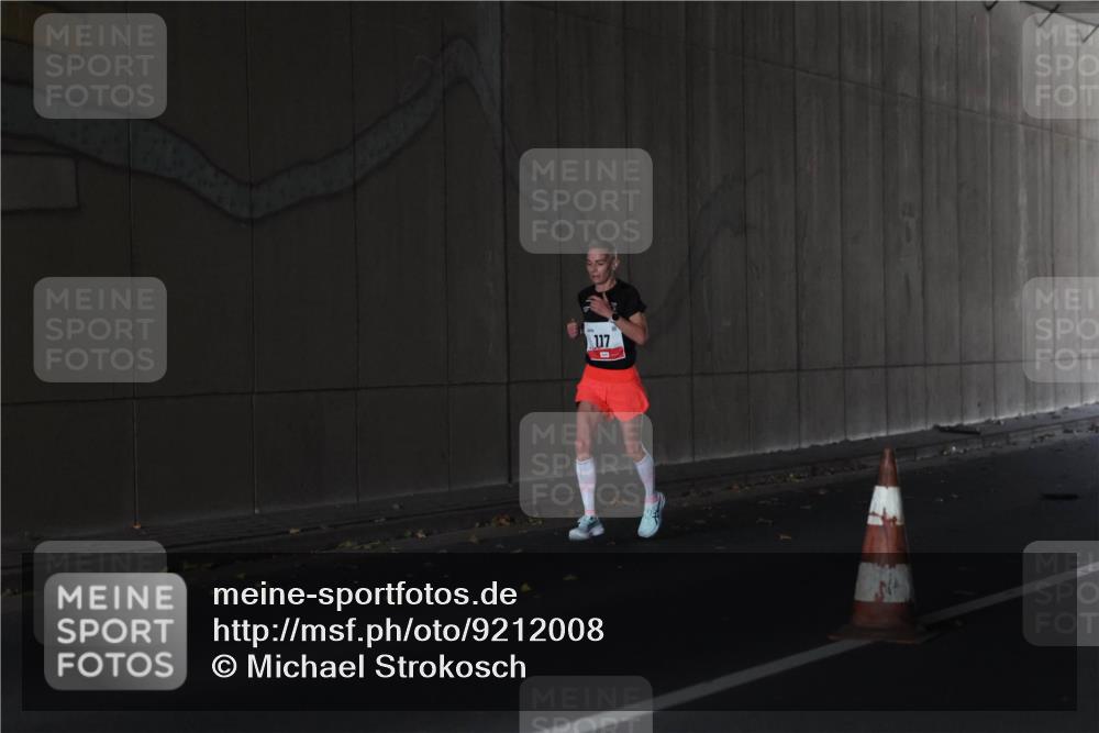 05.10.2025 - 20. swb-Marathon Bremen Michael Strokosch http://msf.ph/oto/9212008 05.10.2025 12:09:46 Laufen 117 meine-sportfotos.de