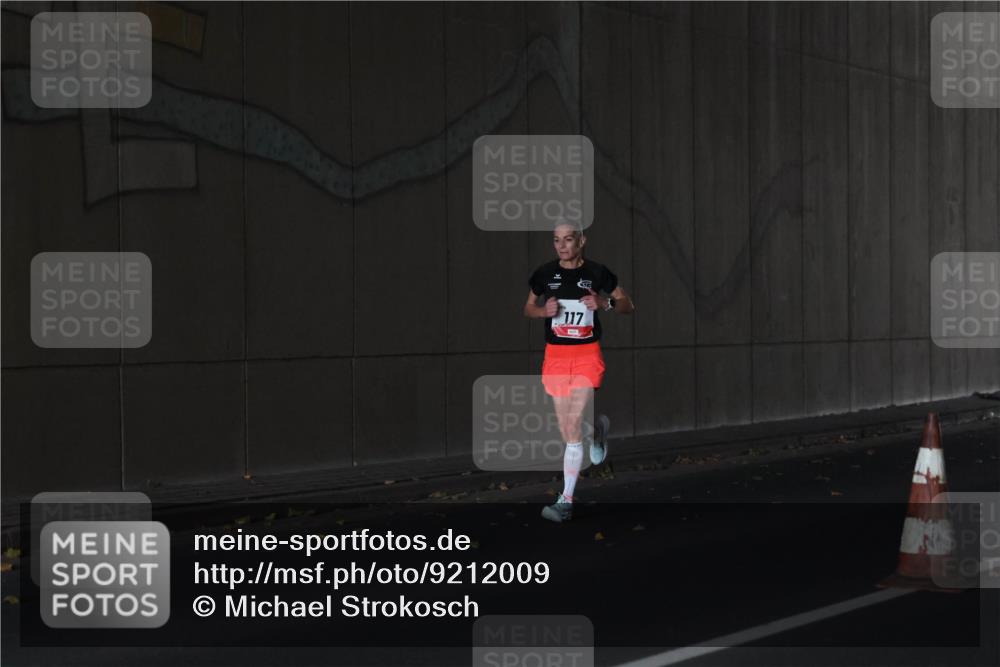 05.10.2025 - 20. swb-Marathon Bremen Michael Strokosch http://msf.ph/oto/9212009 05.10.2025 12:09:46 Laufen 117 meine-sportfotos.de