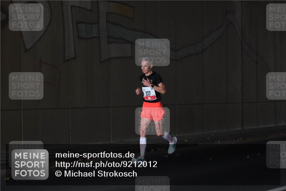 05.10.2025 - 20. swb-Marathon Bremen Michael Strokosch http://msf.ph/oto/9212012 05.10.2025 12:09:47 Laufen 117 meine-sportfotos.de
