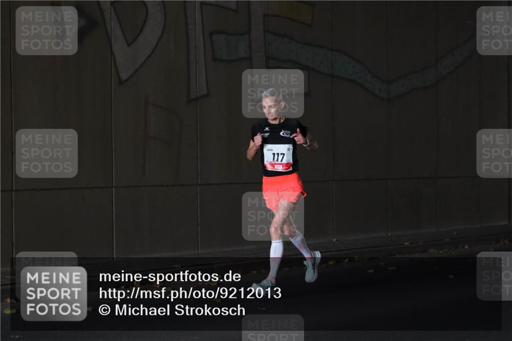 05.10.2025 - 20. swb-Marathon Bremen Michael Strokosch http://msf.ph/oto/9212013 05.10.2025 12:09:48 Laufen 117 meine-sportfotos.de