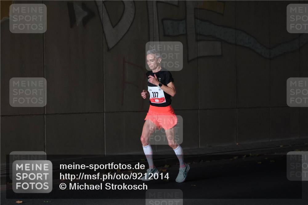 05.10.2025 - 20. swb-Marathon Bremen Michael Strokosch http://msf.ph/oto/9212014 05.10.2025 12:09:48 Laufen 117 meine-sportfotos.de