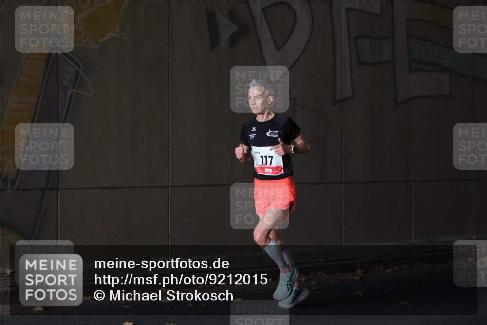 05.10.2025 - 20. swb-Marathon Bremen Michael Strokosch http://msf.ph/oto/9212015 05.10.2025 12:09:48 Laufen 117 meine-sportfotos.de