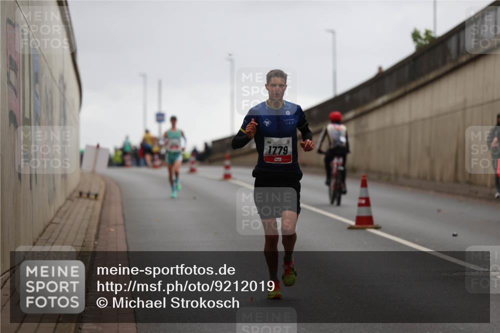 05.10.2025 - 20. swb-Marathon Bremen Michael Strokosch http://msf.ph/oto/9212019 05.10.2025 12:10:00 Laufen 1779 meine-sportfotos.de