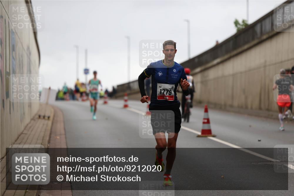 05.10.2025 - 20. swb-Marathon Bremen Michael Strokosch http://msf.ph/oto/9212020 05.10.2025 12:10:00 Laufen 1779, 4861 meine-sportfotos.de