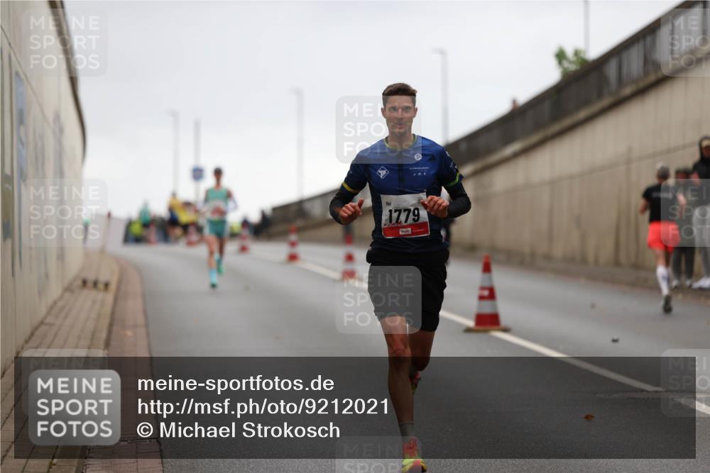 05.10.2025 - 20. swb-Marathon Bremen Michael Strokosch http://msf.ph/oto/9212021 05.10.2025 12:10:00 Laufen 1779 meine-sportfotos.de