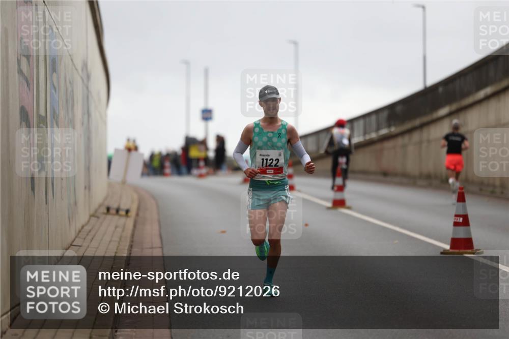 05.10.2025 - 20. swb-Marathon Bremen Michael Strokosch http://msf.ph/oto/9212026 05.10.2025 12:10:06 Laufen 1122 meine-sportfotos.de
