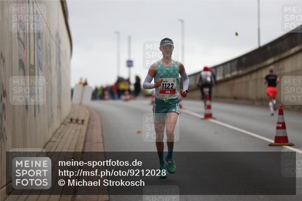 05.10.2025 - 20. swb-Marathon Bremen Michael Strokosch http://msf.ph/oto/9212028 05.10.2025 12:10:06 Laufen 1122 meine-sportfotos.de