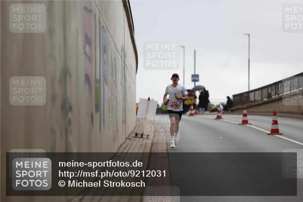 05.10.2025 - 20. swb-Marathon Bremen Michael Strokosch http://msf.ph/oto/9212031 05.10.2025 12:10:31 Laufen 212 meine-sportfotos.de