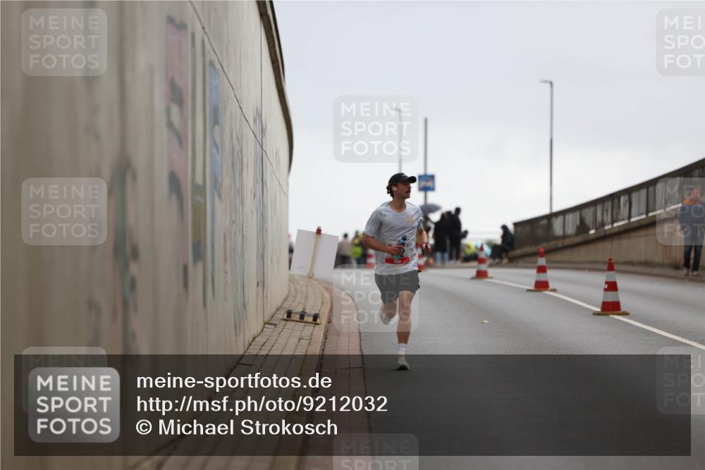 05.10.2025 - 20. swb-Marathon Bremen Michael Strokosch http://msf.ph/oto/9212032 05.10.2025 12:10:33 Laufen  meine-sportfotos.de