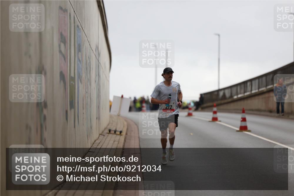 05.10.2025 - 20. swb-Marathon Bremen Michael Strokosch http://msf.ph/oto/9212034 05.10.2025 12:10:34 Laufen 212 meine-sportfotos.de