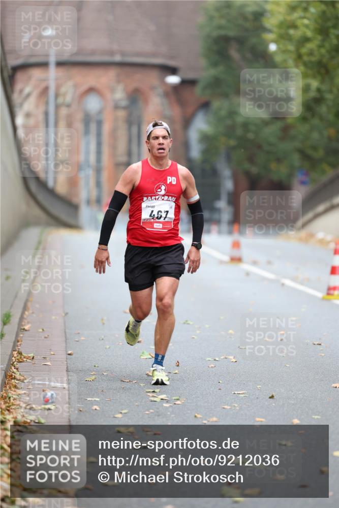 05.10.2025 - 20. swb-Marathon Bremen Michael Strokosch http://msf.ph/oto/9212036 05.10.2025 12:12:41 Laufen 467 meine-sportfotos.de