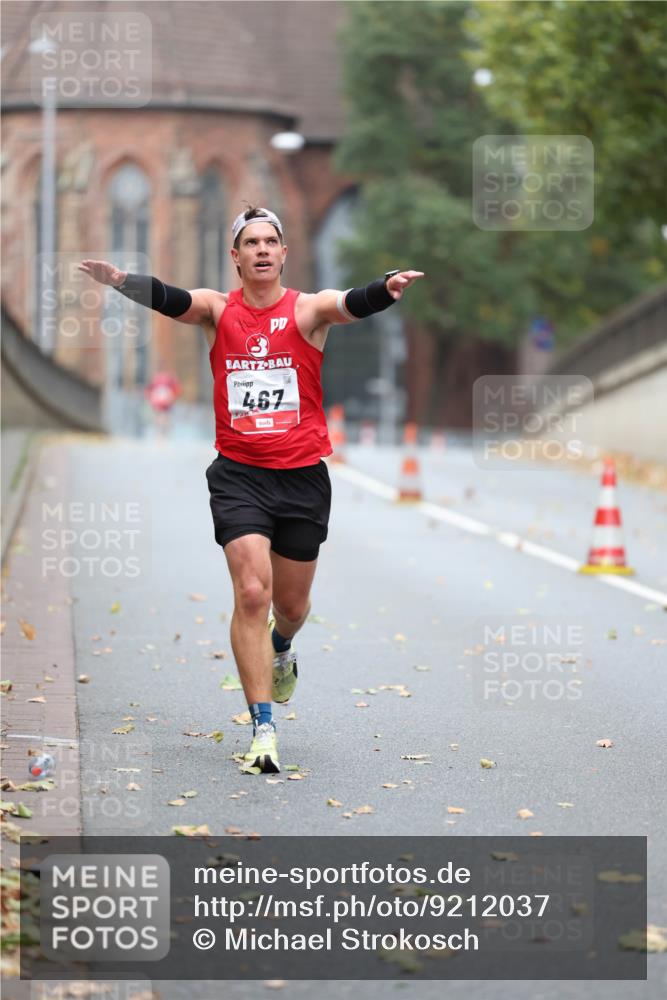 05.10.2025 - 20. swb-Marathon Bremen Michael Strokosch http://msf.ph/oto/9212037 05.10.2025 12:12:42 Laufen 467 meine-sportfotos.de