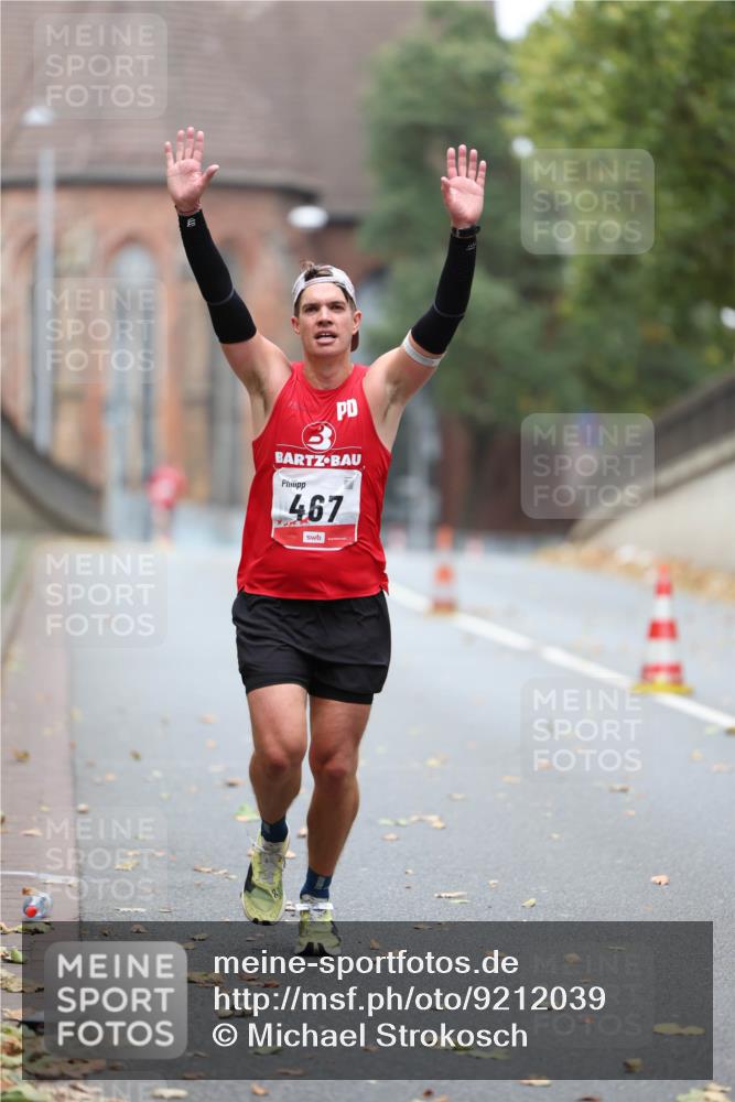 05.10.2025 - 20. swb-Marathon Bremen Michael Strokosch http://msf.ph/oto/9212039 05.10.2025 12:12:42 Laufen 467 meine-sportfotos.de