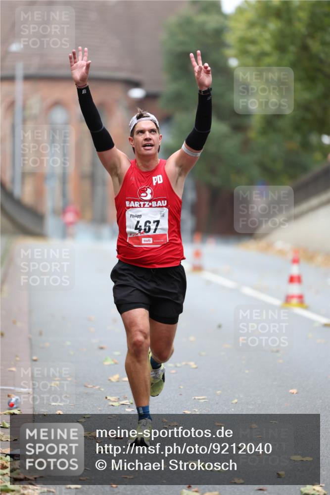05.10.2025 - 20. swb-Marathon Bremen Michael Strokosch http://msf.ph/oto/9212040 05.10.2025 12:12:42 Laufen 467 meine-sportfotos.de