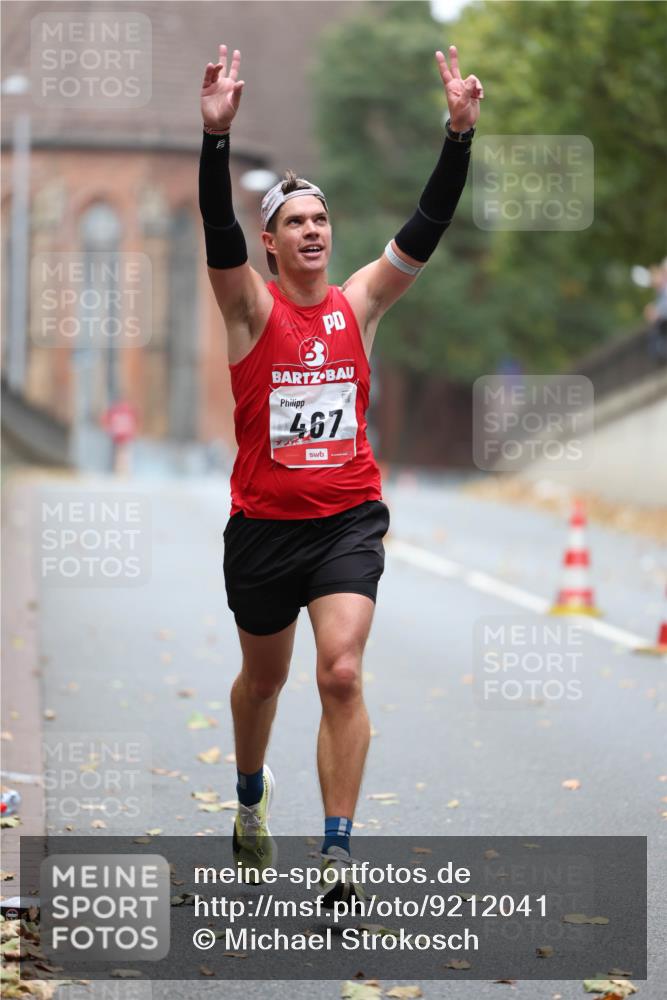 05.10.2025 - 20. swb-Marathon Bremen Michael Strokosch http://msf.ph/oto/9212041 05.10.2025 12:12:42 Laufen 467 meine-sportfotos.de