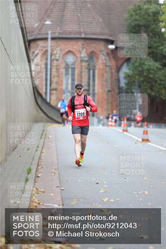 05.10.2025 - 20. swb-Marathon Bremen Michael Strokosch http://msf.ph/oto/9212043 05.10.2025 12:13:04 Laufen 1700 meine-sportfotos.de