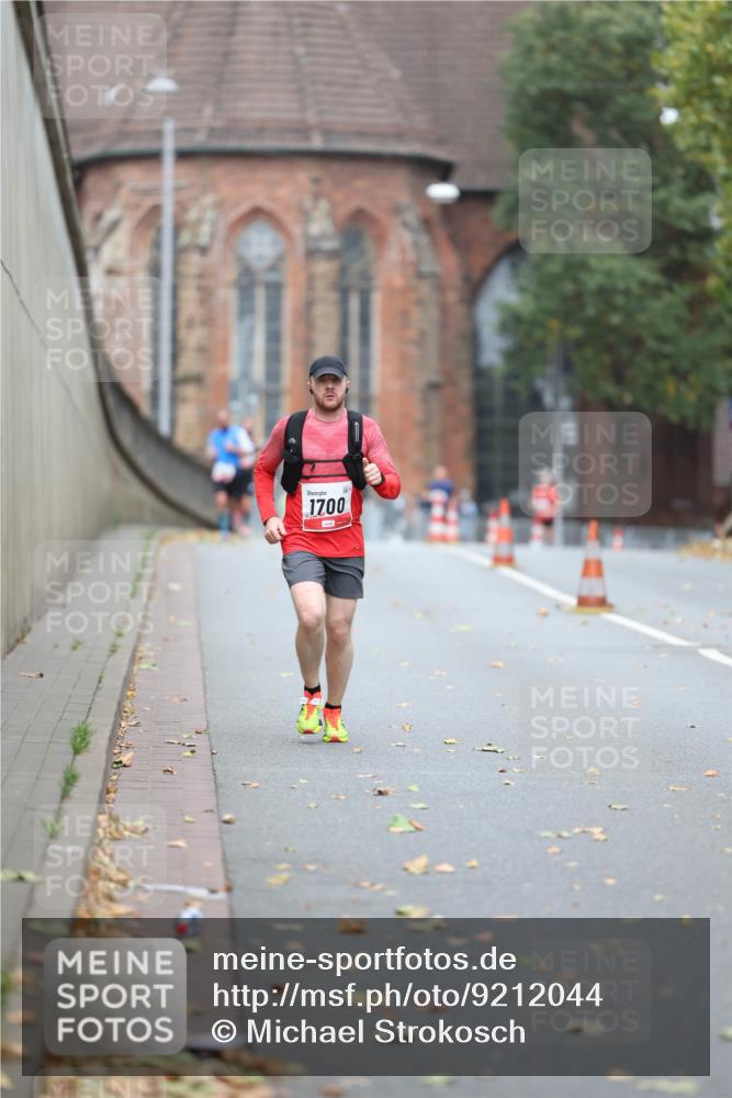 05.10.2025 - 20. swb-Marathon Bremen Michael Strokosch http://msf.ph/oto/9212044 05.10.2025 12:13:05 Laufen 1700 meine-sportfotos.de