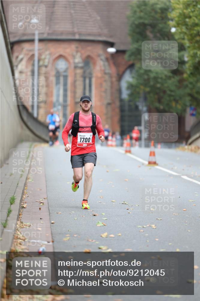 05.10.2025 - 20. swb-Marathon Bremen Michael Strokosch http://msf.ph/oto/9212045 05.10.2025 12:13:05 Laufen 1700 meine-sportfotos.de