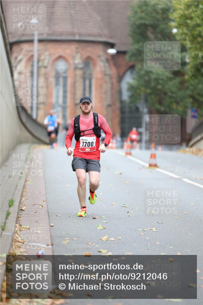 05.10.2025 - 20. swb-Marathon Bremen Michael Strokosch http://msf.ph/oto/9212046 05.10.2025 12:13:06 Laufen 1700 meine-sportfotos.de