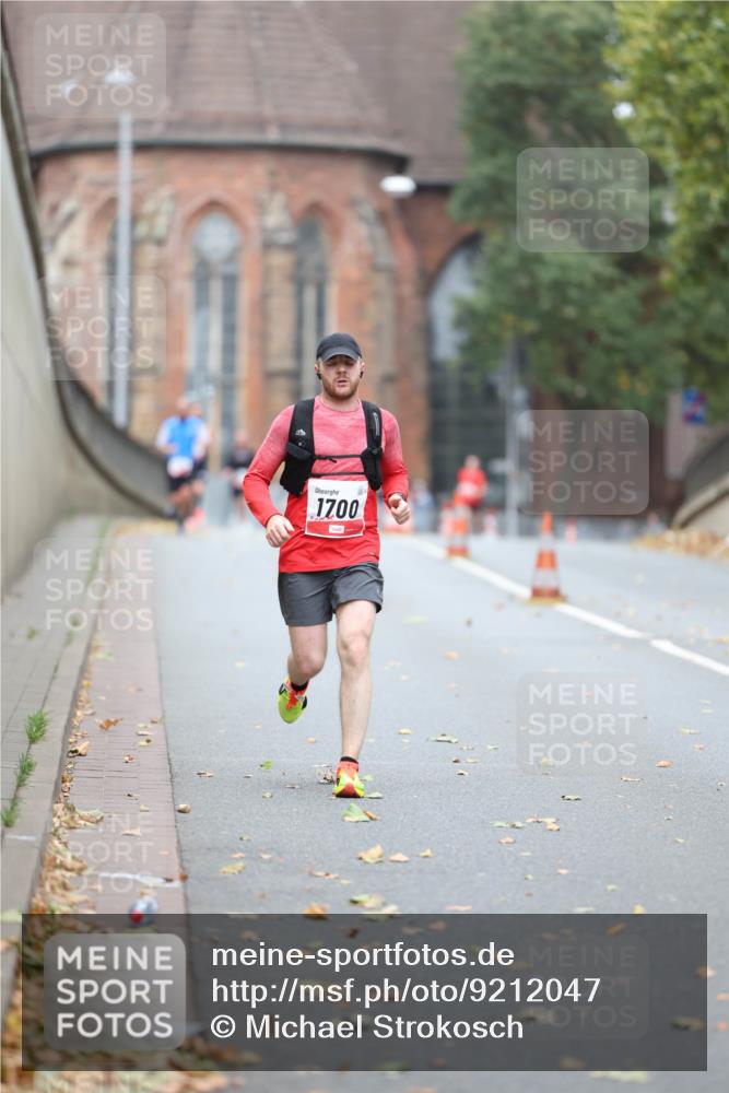 05.10.2025 - 20. swb-Marathon Bremen Michael Strokosch http://msf.ph/oto/9212047 05.10.2025 12:13:06 Laufen 1700 meine-sportfotos.de