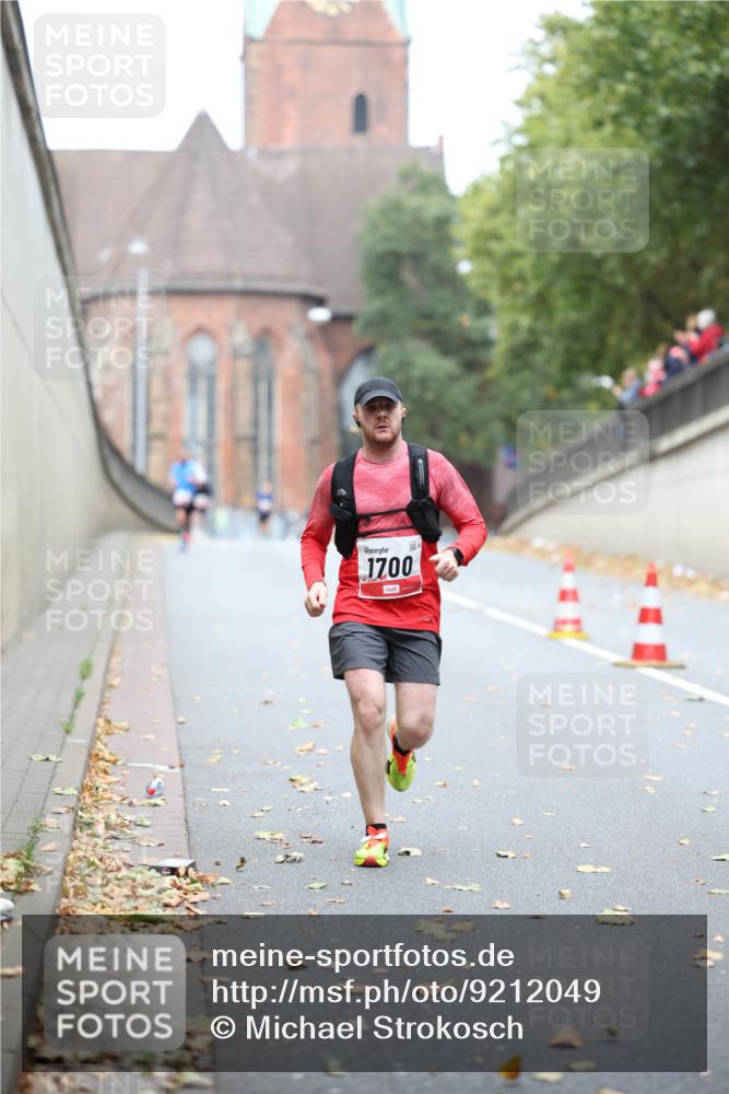 05.10.2025 - 20. swb-Marathon Bremen Michael Strokosch http://msf.ph/oto/9212049 05.10.2025 12:13:08 Laufen 1700 meine-sportfotos.de