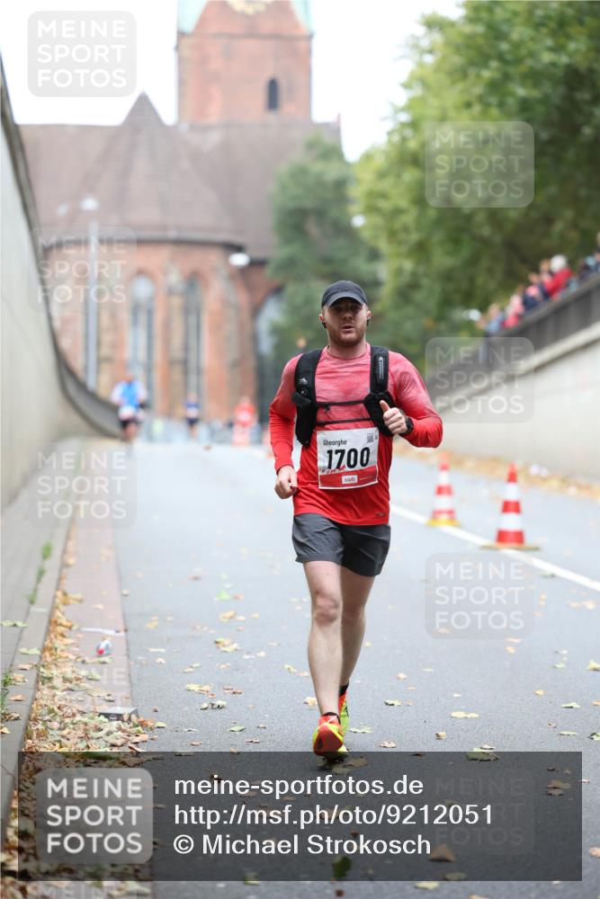 05.10.2025 - 20. swb-Marathon Bremen Michael Strokosch http://msf.ph/oto/9212051 05.10.2025 12:13:09 Laufen 1700 meine-sportfotos.de