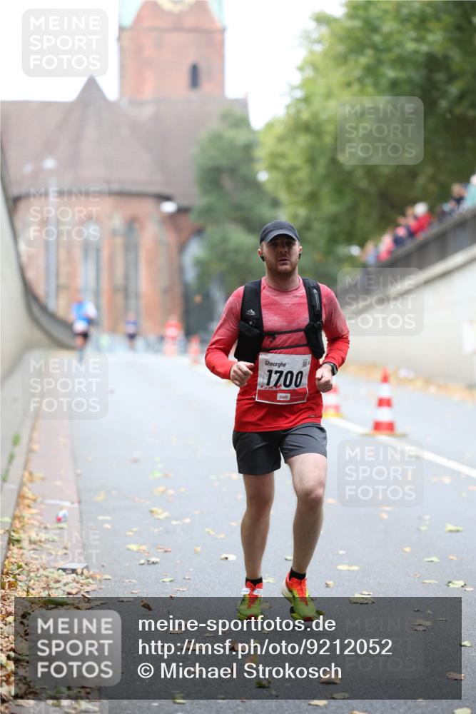 05.10.2025 - 20. swb-Marathon Bremen Michael Strokosch http://msf.ph/oto/9212052 05.10.2025 12:13:09 Laufen 1700 meine-sportfotos.de