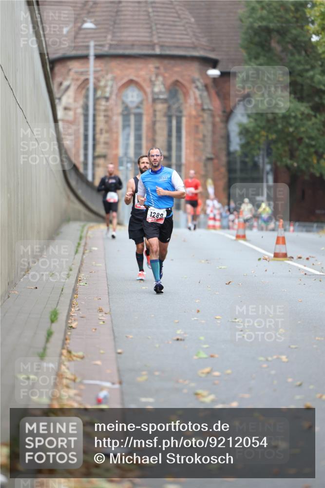 05.10.2025 - 20. swb-Marathon Bremen Michael Strokosch http://msf.ph/oto/9212054 05.10.2025 12:13:18 Laufen 1289 meine-sportfotos.de