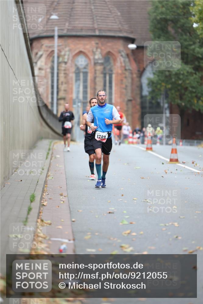 05.10.2025 - 20. swb-Marathon Bremen Michael Strokosch http://msf.ph/oto/9212055 05.10.2025 12:13:19 Laufen 1289 meine-sportfotos.de