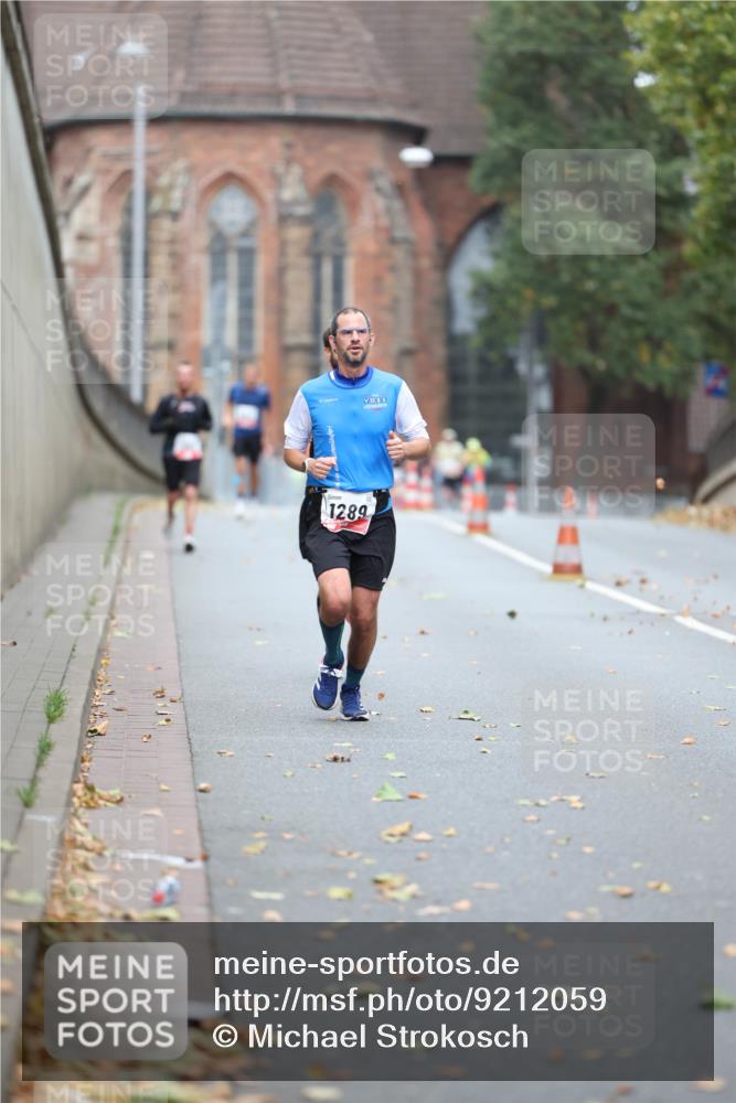 05.10.2025 - 20. swb-Marathon Bremen Michael Strokosch http://msf.ph/oto/9212059 05.10.2025 12:13:20 Laufen 1289 meine-sportfotos.de