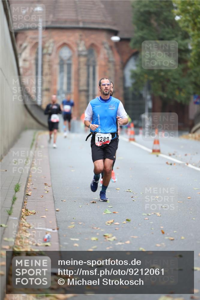 05.10.2025 - 20. swb-Marathon Bremen Michael Strokosch http://msf.ph/oto/9212061 05.10.2025 12:13:21 Laufen 1289 meine-sportfotos.de